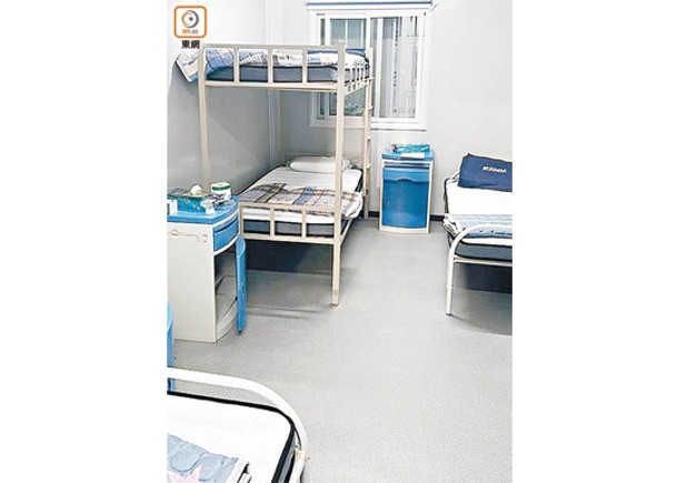 新田方艙醫院房間的床頭櫃不能上鎖。