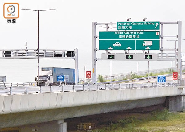 珠海當局加強經港珠澳大橋入境的粵港跨境貨車管理。