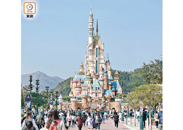 遊客回升仍虧損24億  香港迪士尼蝕足7年