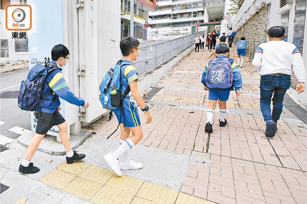 復活節假期後，小學、國際學校及幼稚園可率先分階段恢復面授課堂。