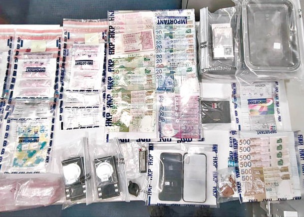 警方在安達邨拘捕涉嫌販毒男子並檢獲毒品等證物。