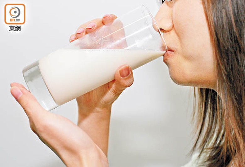 牛奶富含蛋白質、鈣質及維他命B12等營養素。