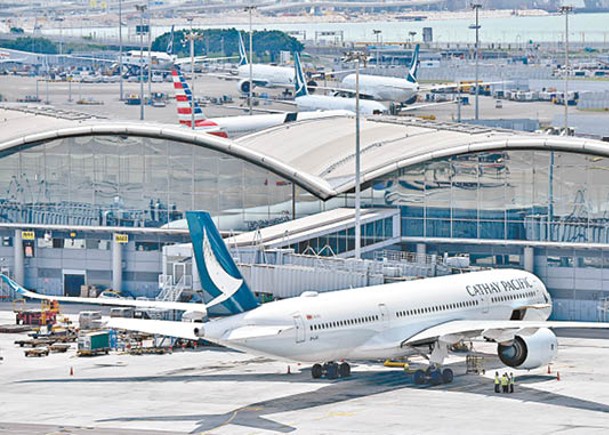 國泰航空上月客貨量繼續低迷。