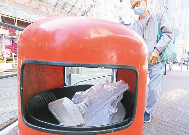 疫情下市民多買外賣，令膠袋棄置量增加。