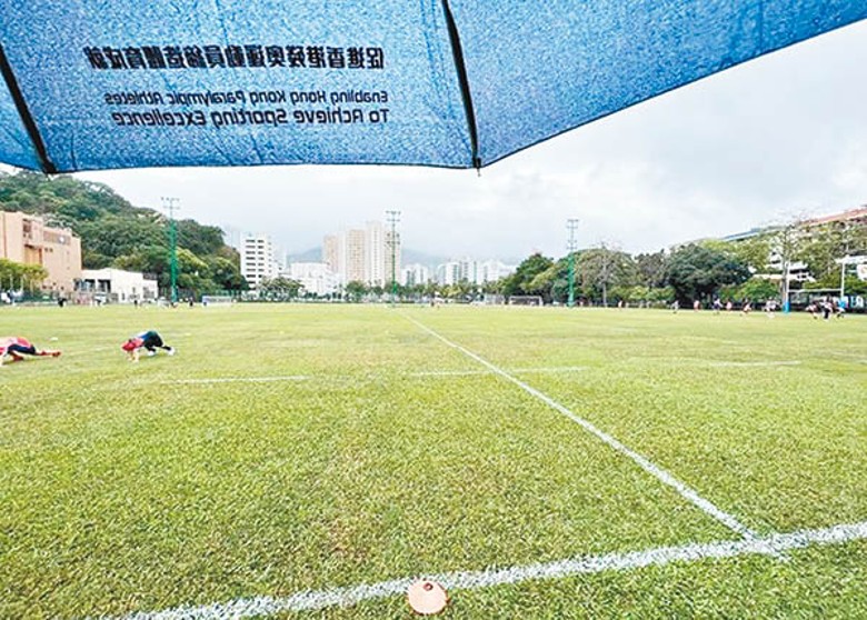 徐英偉喺社交平台上水，貼出欖球場照片。