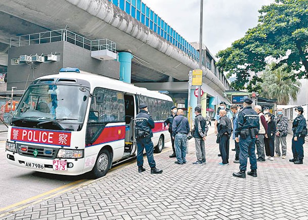 黃大仙：一批人涉在街頭聚賭被捕。