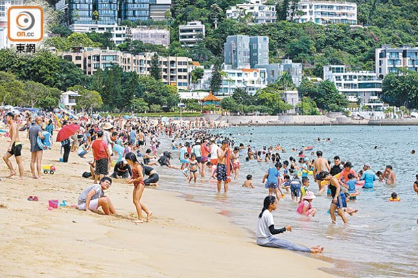 夏日炎炎，市民都想暢泳消暑。