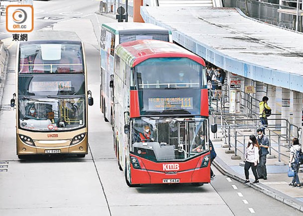 運輸署擬削減8條紅隧過海巴士線班次。