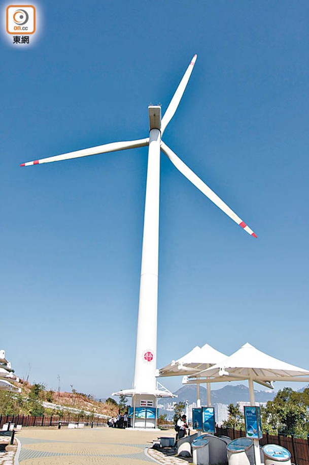 現時港燈於南丫島設置一座風力發電機。