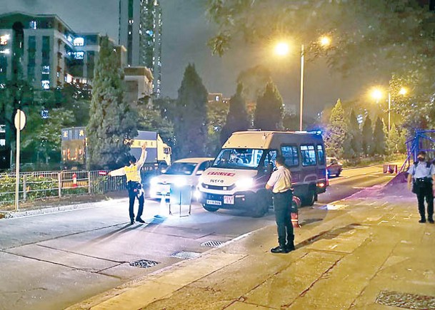 西九龍：警方於西九龍區設置路障。