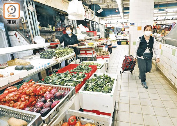 內地2300公噸蔬菜供港  每斤批發價  菜心$4.9 白菜$6.1