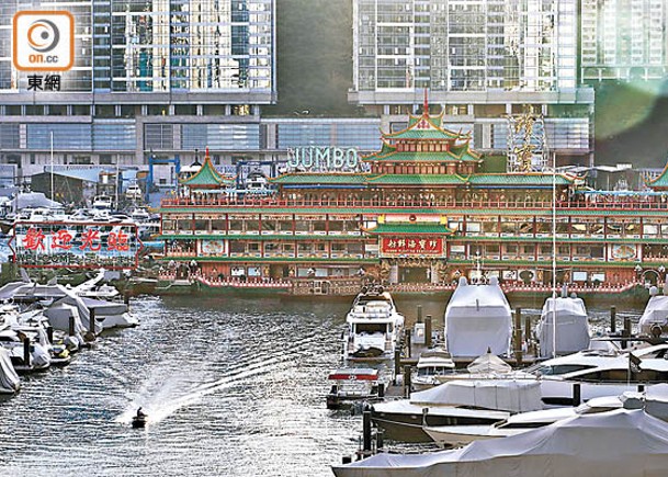 珍寶海鮮舫下月會移離香港，靜待新經營者出現。