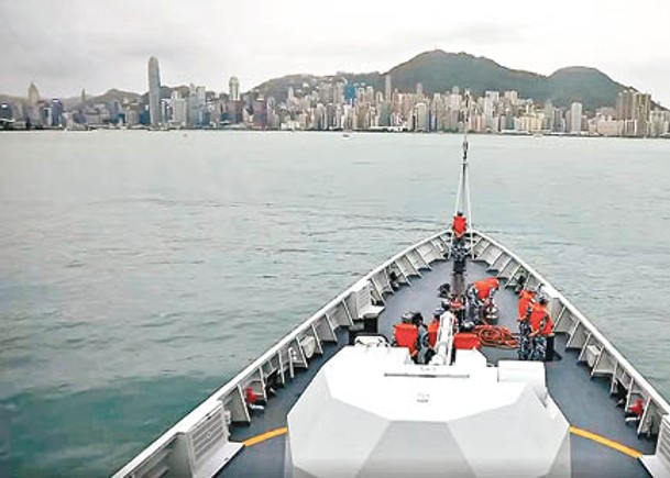 解放軍駐港部隊護衞艦於香港海域展訓練。