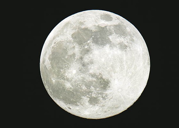 天文台料天氣不穩，礙欣賞超級月亮。
