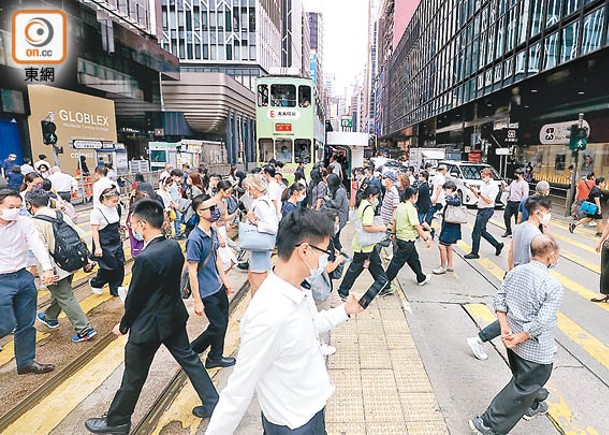 港人首季總收入  按年跌4.7%