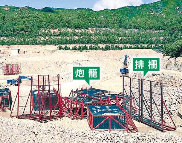 石礦場設有「炮籠」及「排柵」，確保爆破時不會有碎石飛彈出作業範圍。