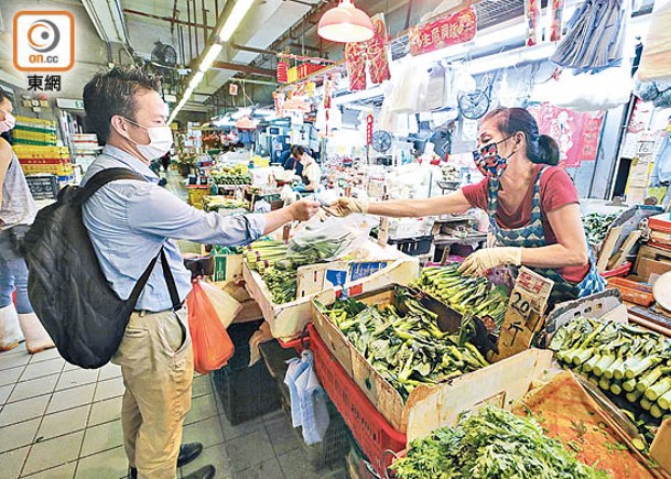 受颱風影響，內地供港蔬菜量比平日低。