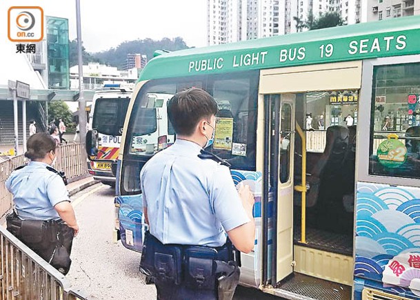 刺客針藏小巴櫈  拮傷乘客腰