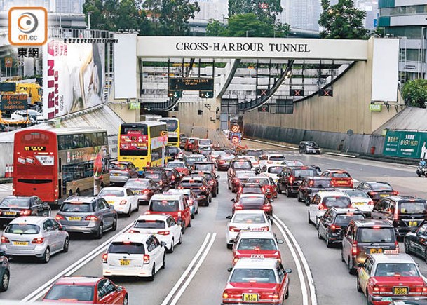 隧道擠塞收費  學者倡按車輛大小計算