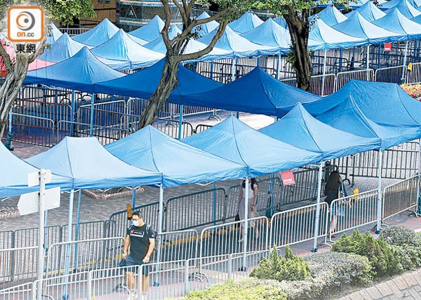 會展和中環廣場設有帳篷和緩衝區。