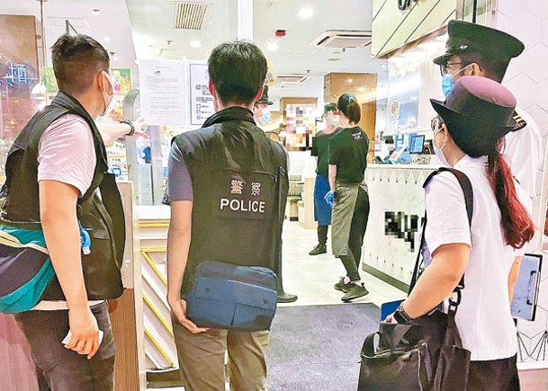 荃灣：警方與食環署進行聯合巡查。