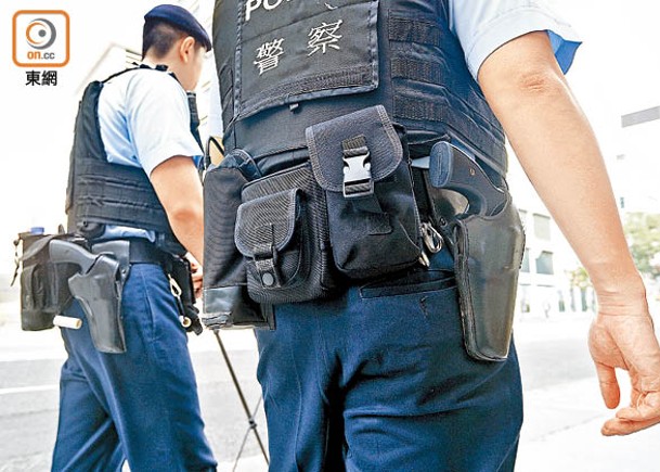 警務人員的佩槍需跟身或放置槍房。