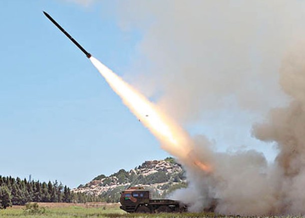 解放軍發射火箭炮：解放軍東部戰區陸軍向台灣海峽東部發射火箭炮。