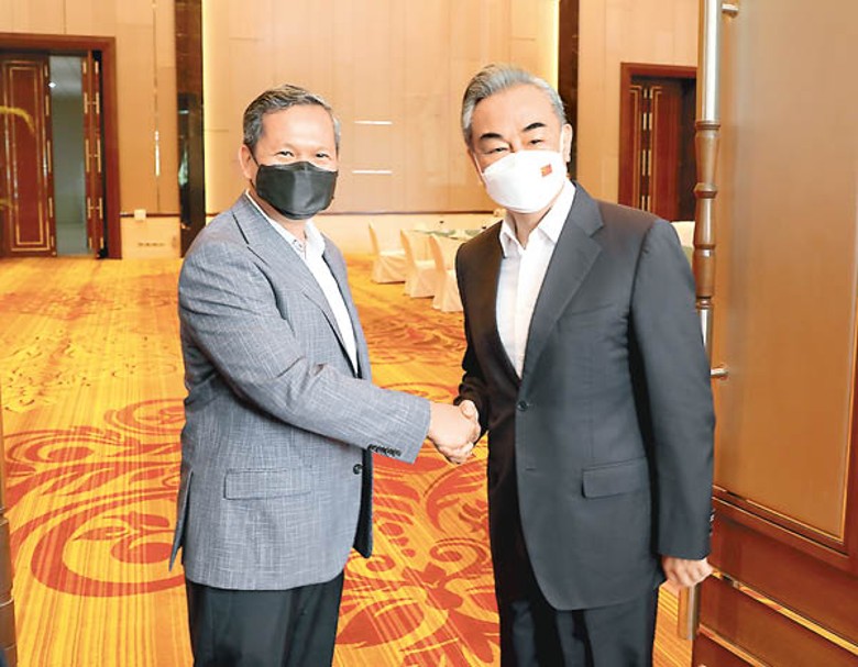 王毅（右）出席會議，批評美國破壞台海和平。