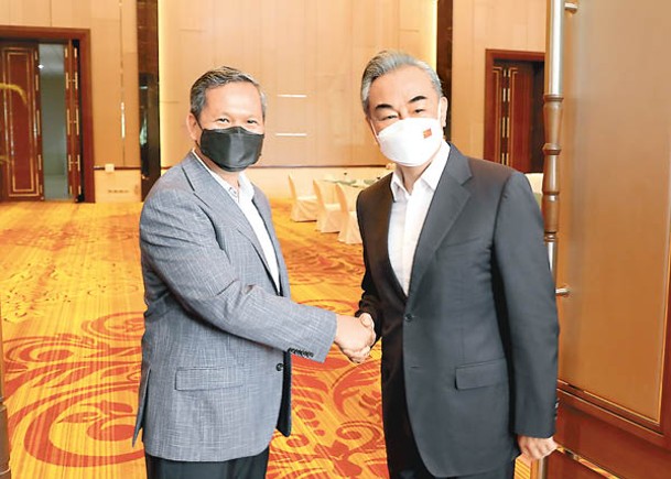 王毅（右）出席會議，批評美國破壞台海和平。