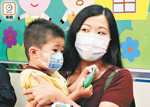 郭太表示現時兒子只能接種科興疫苗，認為其副作用較小。