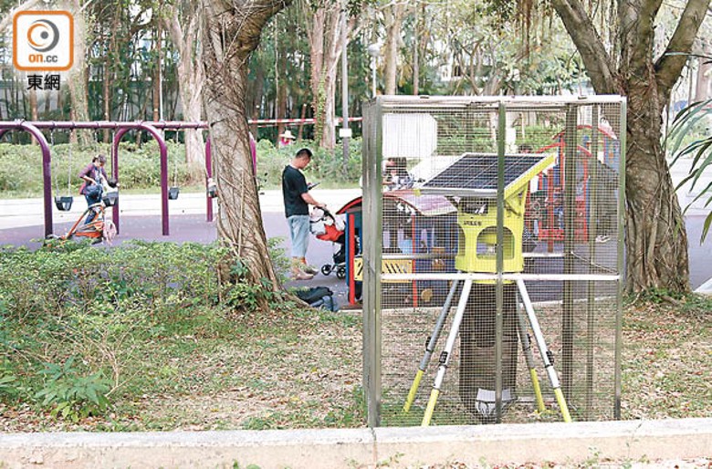 不少公園已安裝太陽能滅蚊燈。