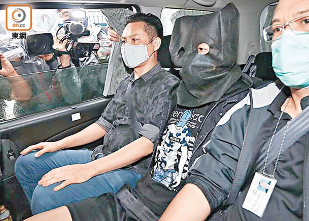 案發時僅15歲的陳彥廷（蒙頭者），昨被判入獄5年6個月。