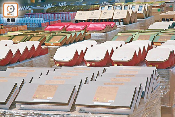 走私貨包括數千盒中秋應節食品月餅。