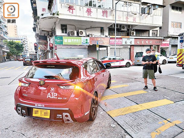 大部分涉及行人的車禍均發生在內街或支路，而非主要道路。