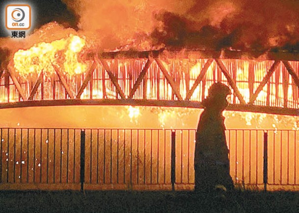元朗朗屏電纜橋6月21日晚發生大火。