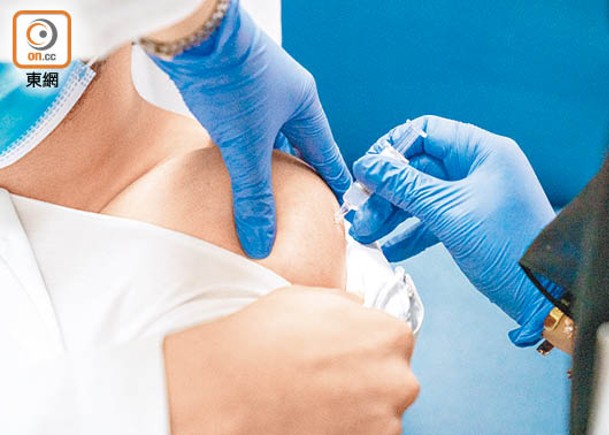 接種新冠疫苗後或有機會出現嚴重副作用。