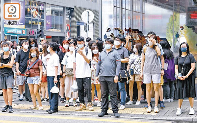 旅客到港時亦必須遵守香港的防疫政策，包括大部分時間必須戴口罩。