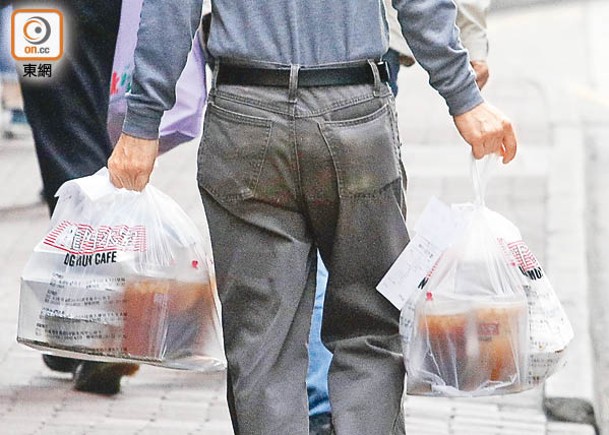 政府擬提早於明年年底實施禁止食肆提供即棄塑膠餐具。