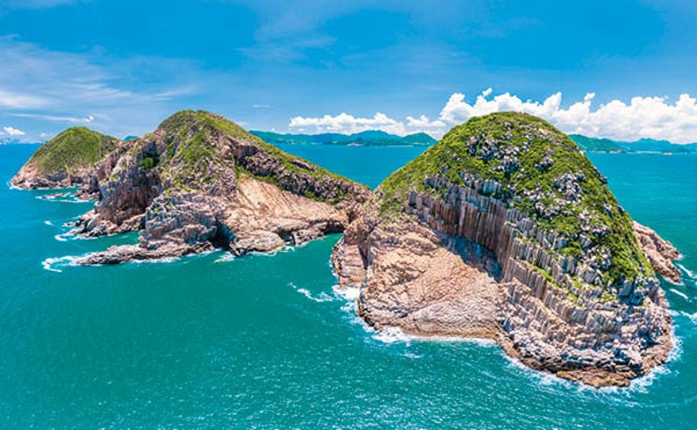六角形岩柱遍布本港東南海域島嶼。