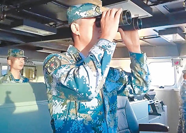 東部戰區海軍官兵監視台灣周邊海域。
