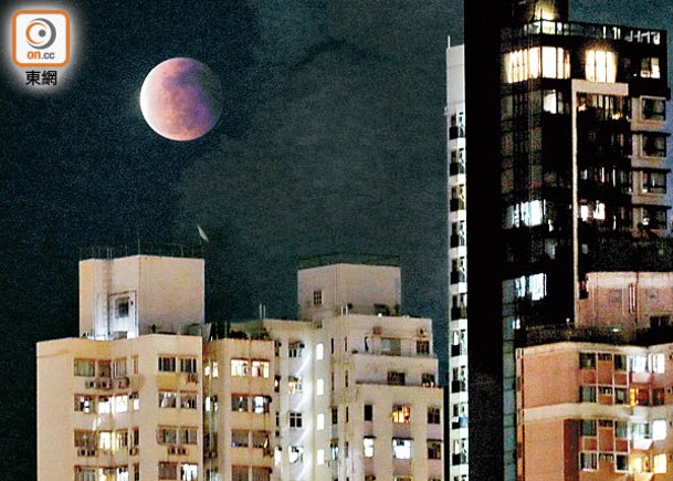 市民可於下周二在本港欣賞到月全食和月掩天王星的天文現象。