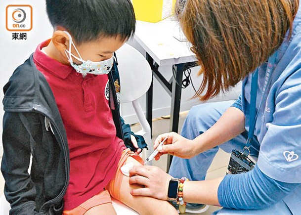 政府繼續谷針，購入復必泰疫苗幼兒配方予6個月至5歲以下兒童接種。