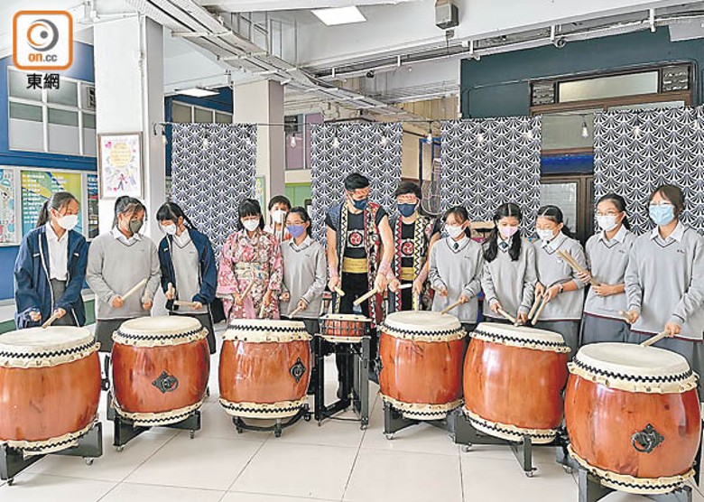 現場能體驗日本傳統樂器太鼓。（吳天悅攝）