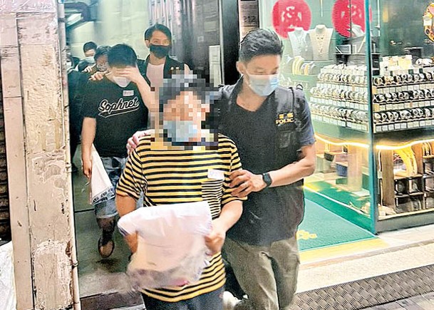 港九冚8賭檔  139男女帶署