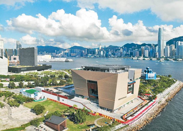 港府擬打造香港成為中外文化藝術交流中心。