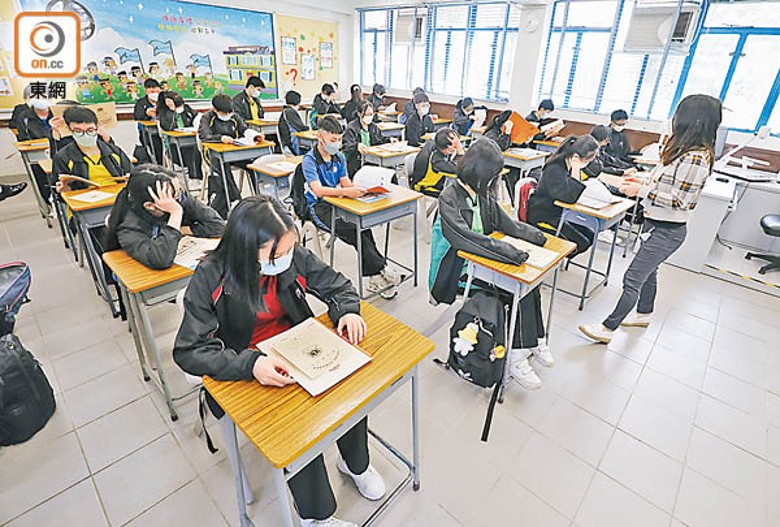 政府透露，今年內會推出教師專業操守指引。