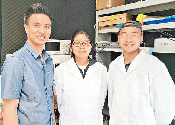 劉俊宇（左）團隊研究治療癲癇症新藥。