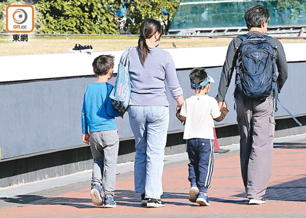 政府統計處最新報告顯示，本港中產4人家庭有明顯減少情況。