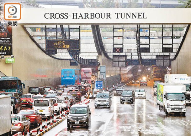 交諮會主席張仁良認為，長遠可研究興建第4條過海隧道。