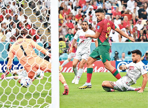 干卡路拉莫斯（紅衫）首次為葡萄牙出任正選即入3球。（Getty Images圖片）